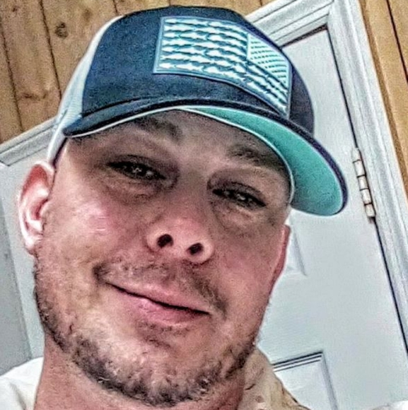 Meet your Posher, Chris - Picture 2 of 4